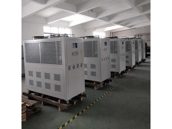 導(dǎo)致冷凍機(jī)組冷媒不足的原因？